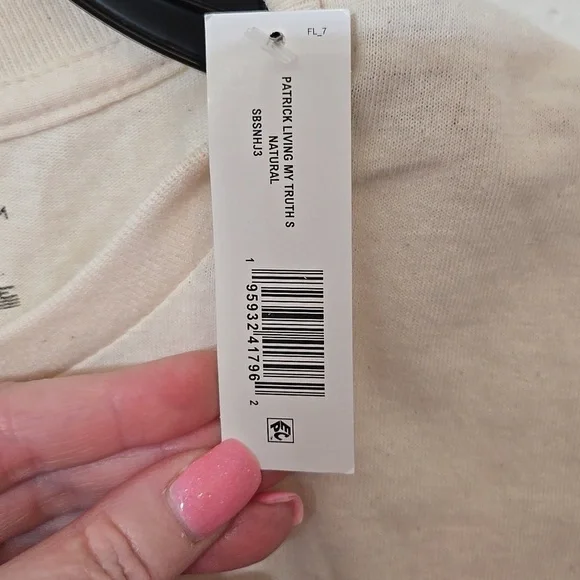 Nickelodeon Patrick Cream Graphic T-Shirt NWT 100% Cotton Size SMALL - Picture 3 of 6